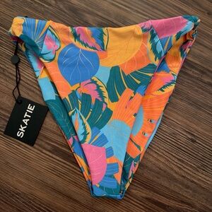 Skatie Salty Bottoms XS NWT Bonzai